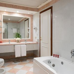 Suite met een Slaapkamer en een King Size Bed